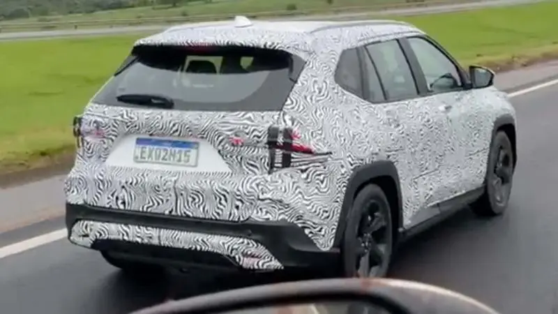 SCOOP zukünftiger Toyota Yaris Cross (2025): Eine ganz neue Generation überrascht unter Tarnung – zukünftiger Toyota Yaris Cross