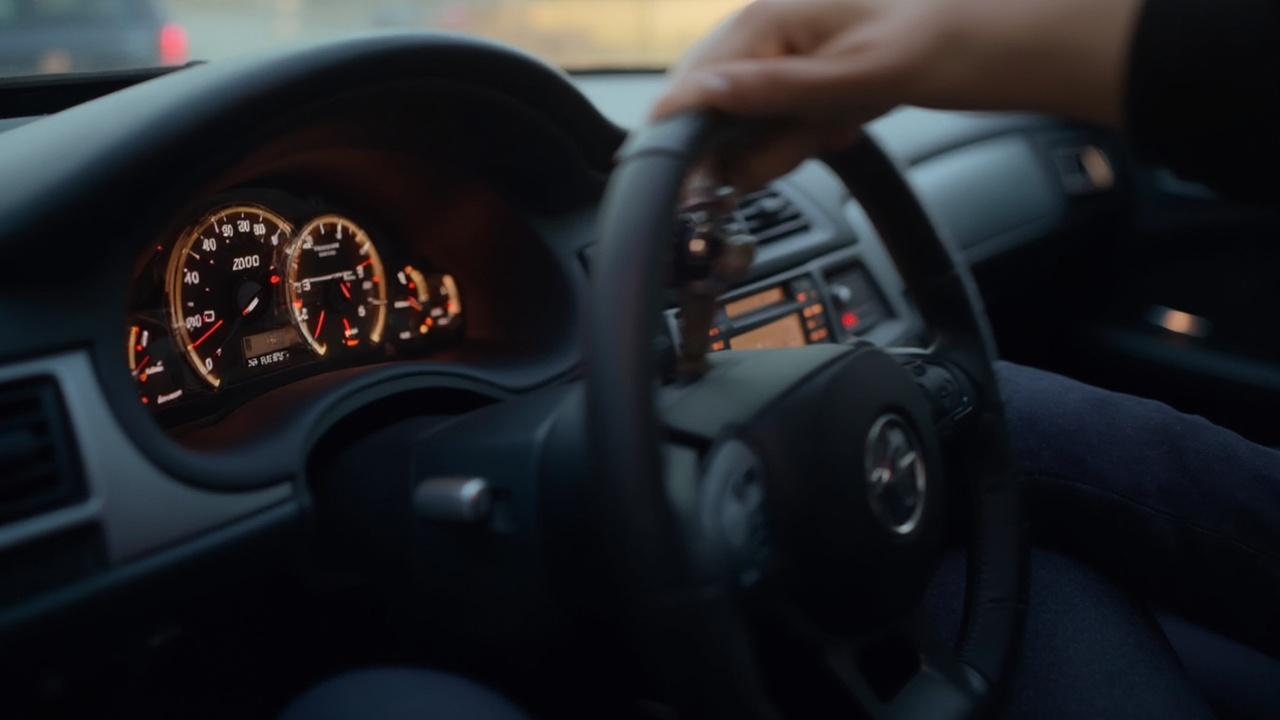 Dieser folgenschwere Autofehler im Winter ruiniert Ihren Motor und kann sehr teuer werden