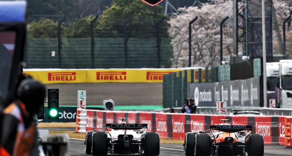 1200-L-gp-du-japon-quand-norris-et-verstappen-sortent-des-stands-roues-contre-roues.jpg