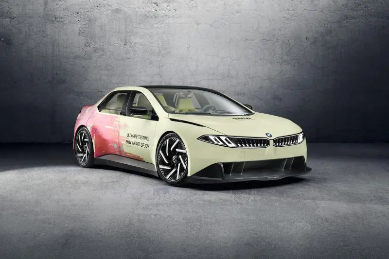 BMW Vision Driving Experience: Ein Prototyp des zukünftigen elektrischen M3, der die Grenzen überschreitet - Der Prototyp des Sehvermögens hat sein Potenzial während seiner Präsentation im Shanghai -Salon gezeigt.