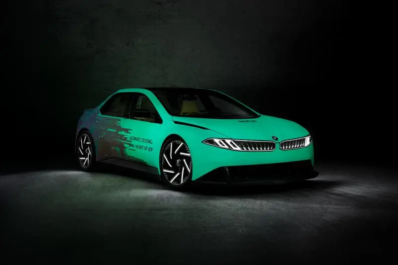 BMW Vision Driving Experience: Ein Prototyp des zukünftigen elektrischen M3, der die Grenzen überschreitet - Der Prototyp des Sehvermögens hat sein Potenzial während seiner Präsentation im Shanghai -Salon gezeigt.