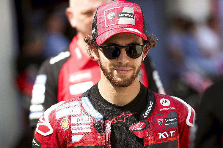 erleben sie die highlights des österreich gp: quartararo enttäuscht mit seiner leistung, während bezzecchi und bastianini beeindruckend ins q2 einziehen. alle news und ergebnisse im überblick.