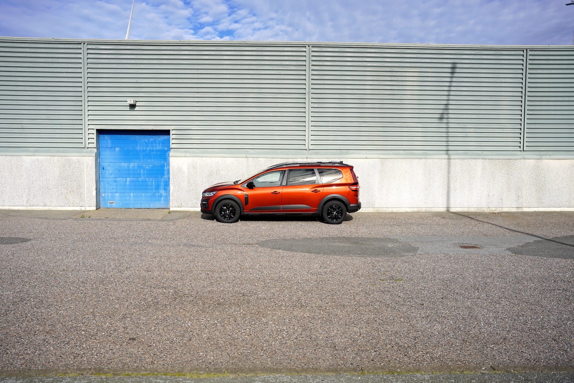 entdecken sie in episode 3 von 'jeder sein weg' den dacia jogger: erfahrungsberichte, alltagstests und tipps für die ideale nutzung dieses vielseitigen familienautos.