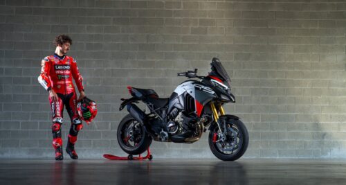 Francesco Bagnaia mit der Ducati Multistrada V4 RS 2026