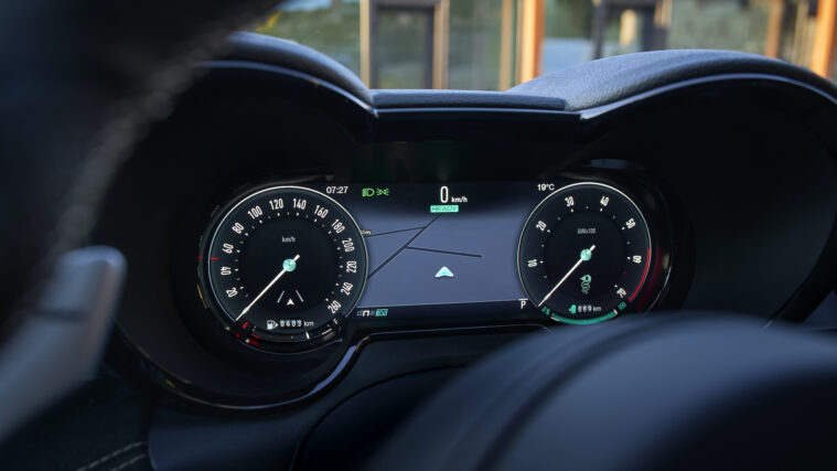 Digitale Instrumente im Alfa-Stil, tief und fokussiert