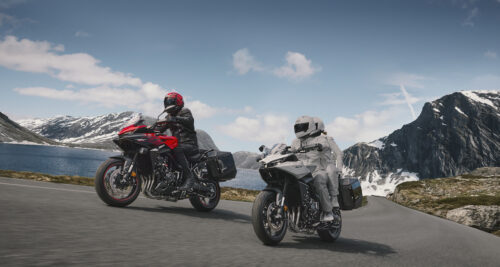 Zwei Honda CB1000GT in unterschiedlichen Farben