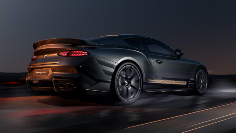 Bentley Supersports Heckansicht in Fahrt