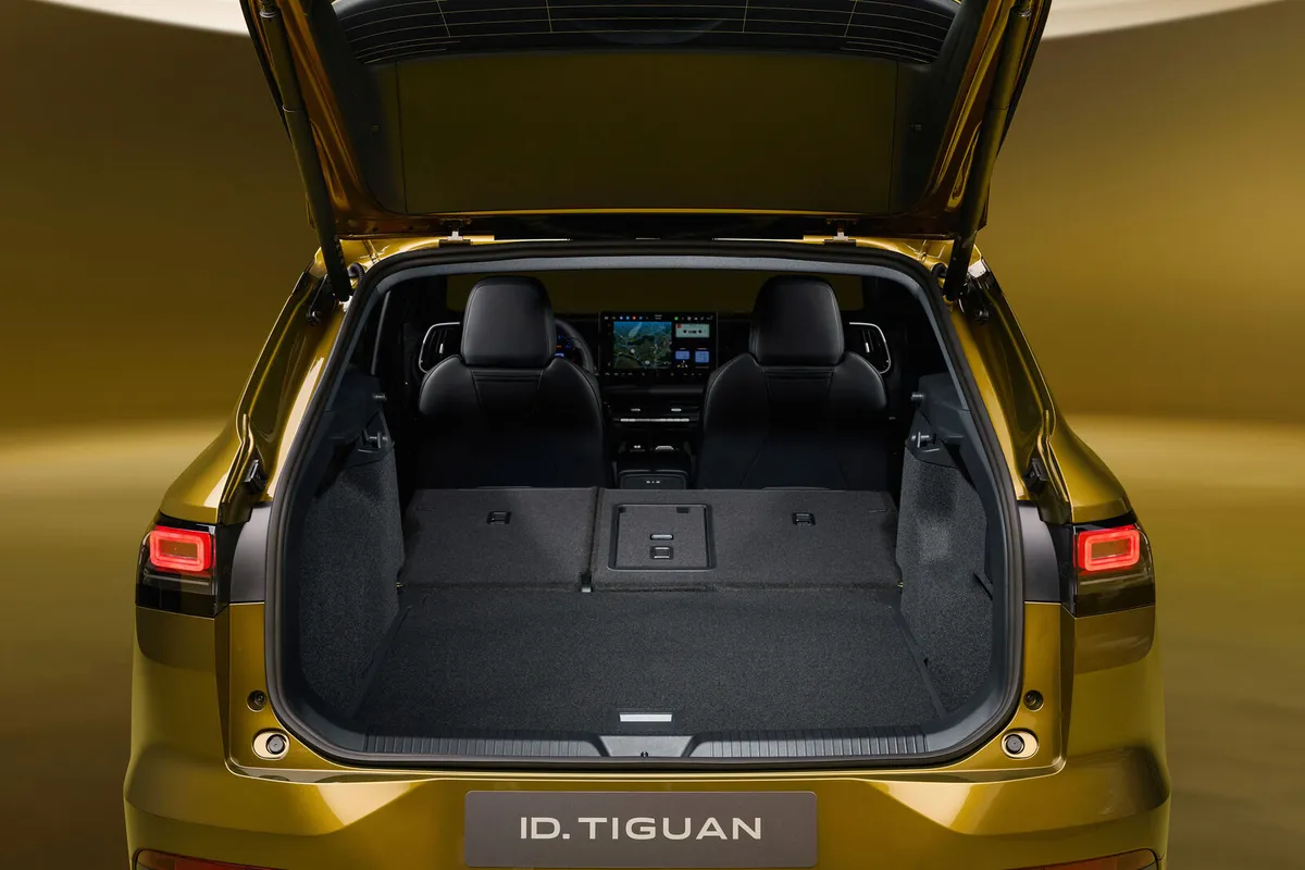 Kofferraum des VW ID. Tiguan mit vollständig umgeklappter Rücksitzbank.